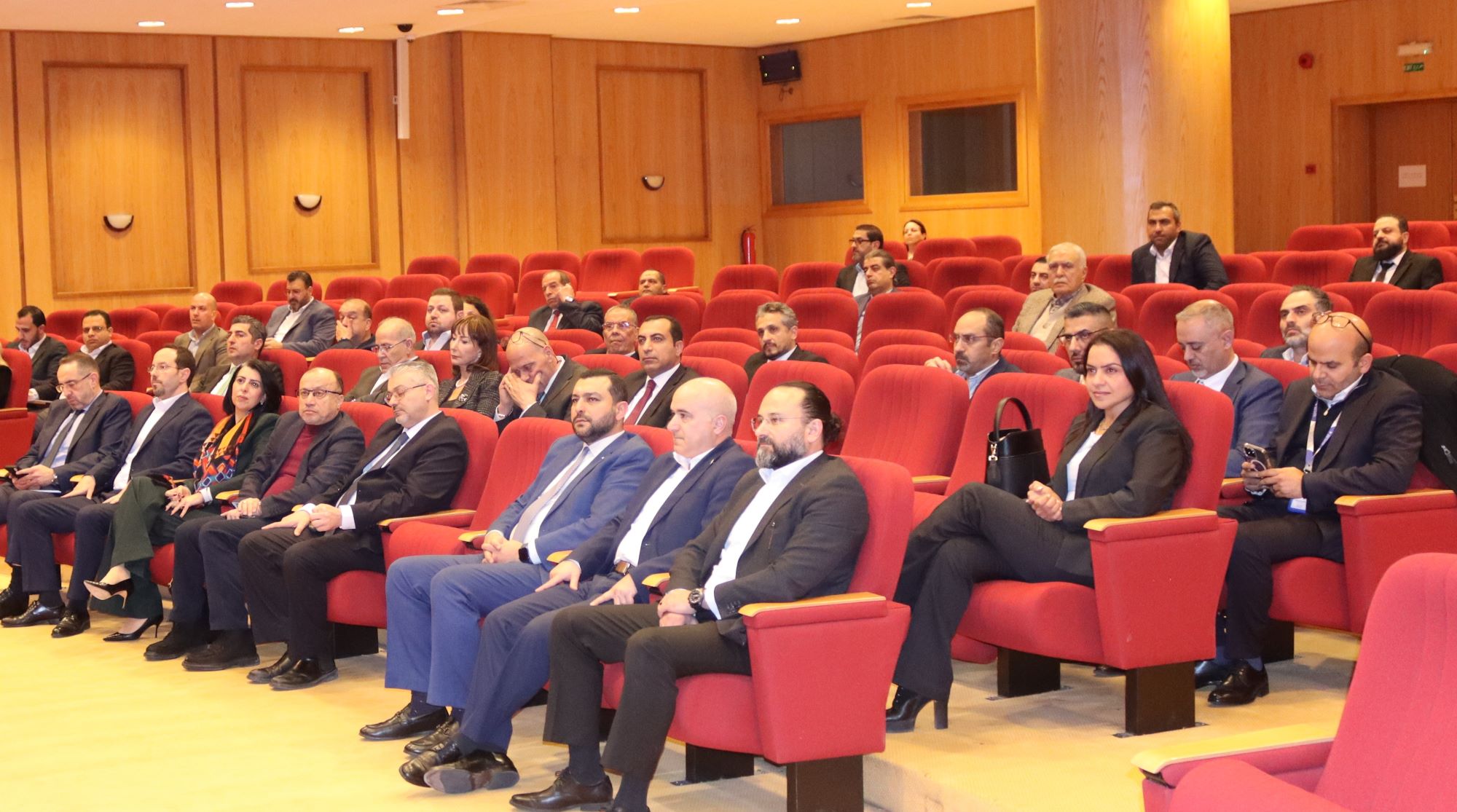 لقاء حواري بممثلي شركات الخدمات المالية